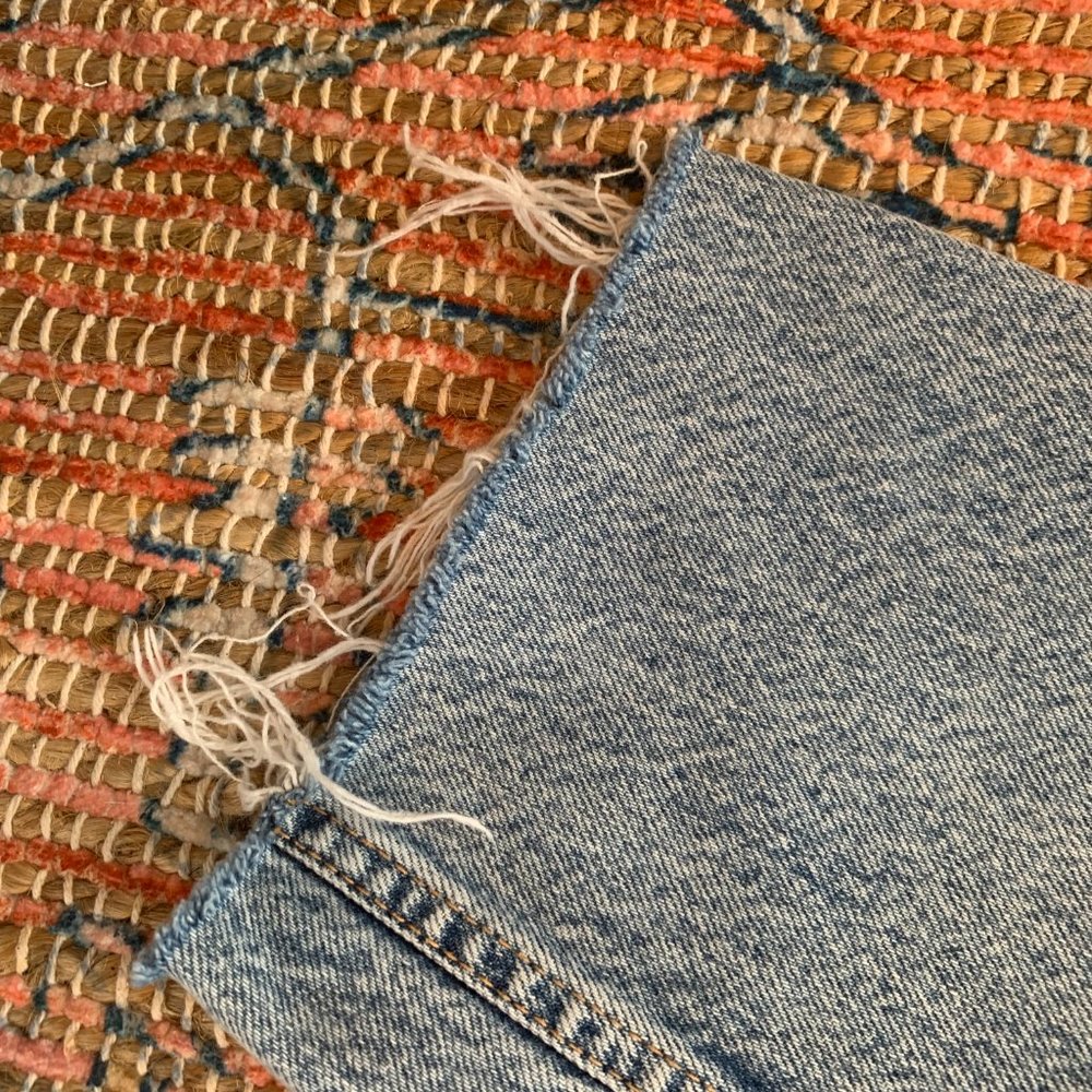 Zara RIPPED MOM FIT JEANS Z1975 - Picture 3 of 5